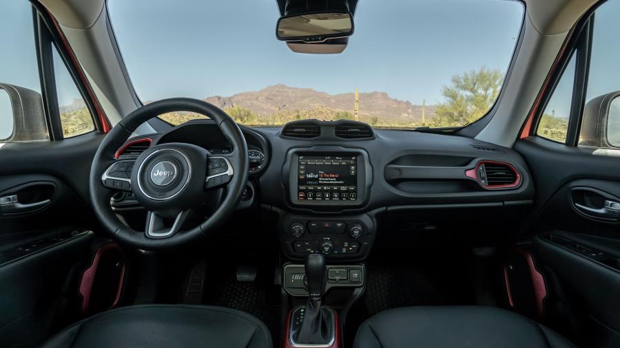 Торпедо Jeep Renegade Trailhawk (BU) 2018 года  (NA) (фото 24 из 40)